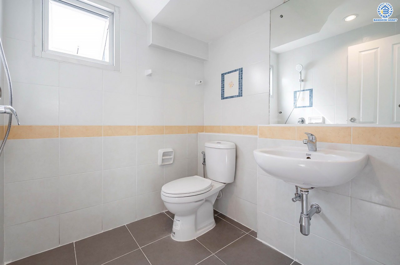 บ้านมือสองตกแต่งใหม่ โครงการ พฤกษ์ลดา พุทธสาคร แบรนด์ LH รองรับทุกความสุข เนื้อที่ 53.1 ตร.ว. ฟังก์ชัน 3 ห้องนอน 3 ห้องน้ำ จอดรถได้ 2 คัน บนทำเลใกล้ The Mall บางแค และเชื่อมต่อถนนเพชรเกษม, ถนนพุทธมณฑลสาย4 ใกล้โครงการรถไฟฟ้าสายสีน้ำเงิน "สถานีหลักสอง"...